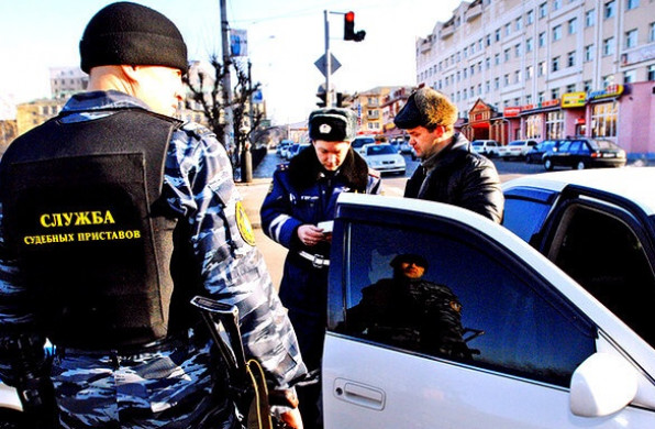 Приставы лишают прав за долги